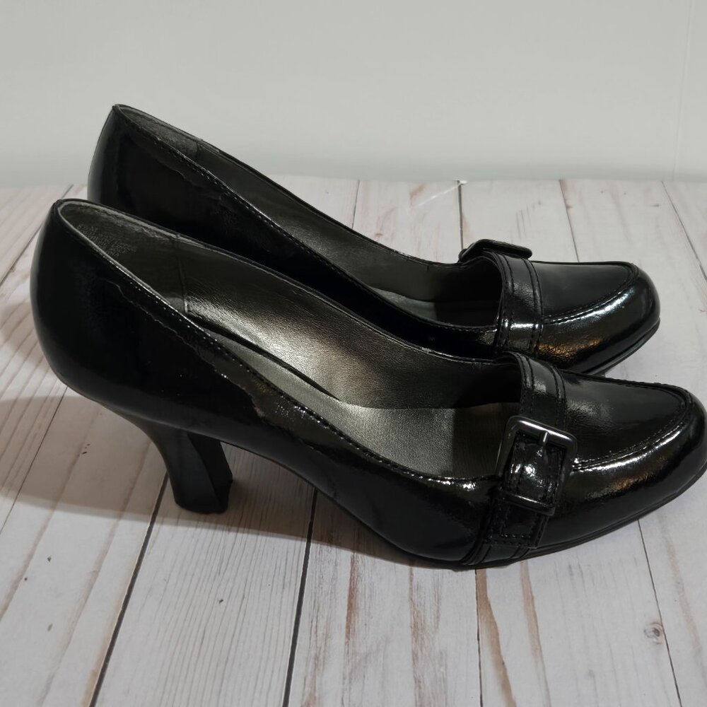 Kenneth Cole Reaction Black Patent Pumps Women’s Size 8.5 Buckle - Picture 2 of 11